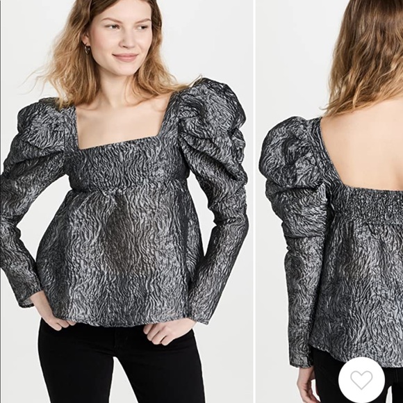 Moon River Tops - BRAND NEW - NEVER WORN Moon River Silver Jacquard Long Sleeve Top